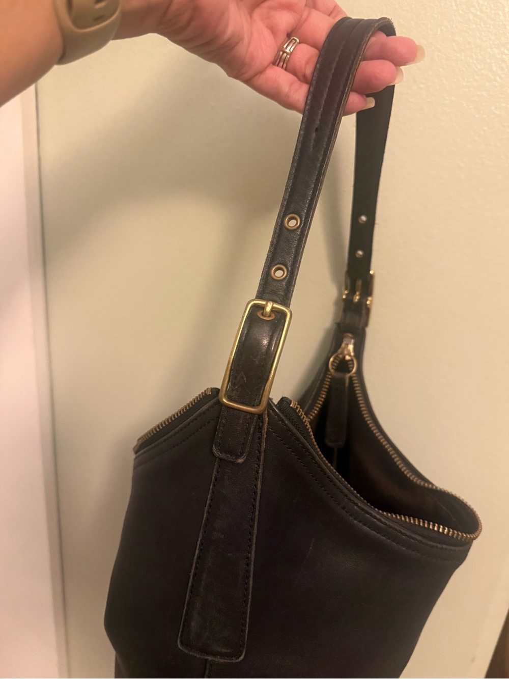 Vintage Coach Classic Black Leather Shoulder Bag - Picture 6 of 8